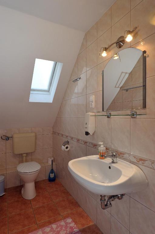 فندق The Corner House Panzio تاتا المظهر الخارجي الصورة