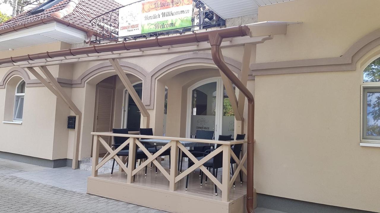 فندق The Corner House Panzio تاتا المظهر الخارجي الصورة