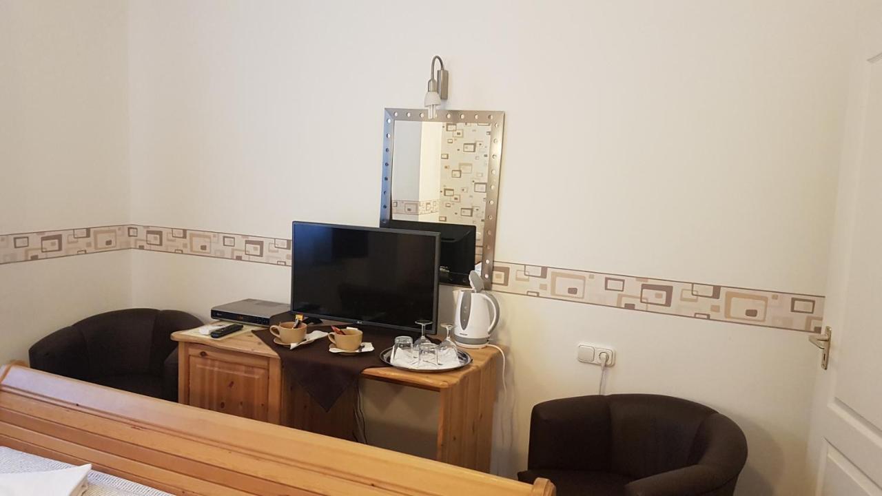 فندق The Corner House Panzio تاتا المظهر الخارجي الصورة